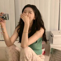 抖音粉丝群怎样举报他人抖音粉丝群如何举报他人？（一）了解法律法规。首先，我们需要了解抖音平台的规则和规定。根据相关规定，任何人在使用抖音时都必须遵守相关的法律法规，包括但不限于网络文明公约、账号规范等。